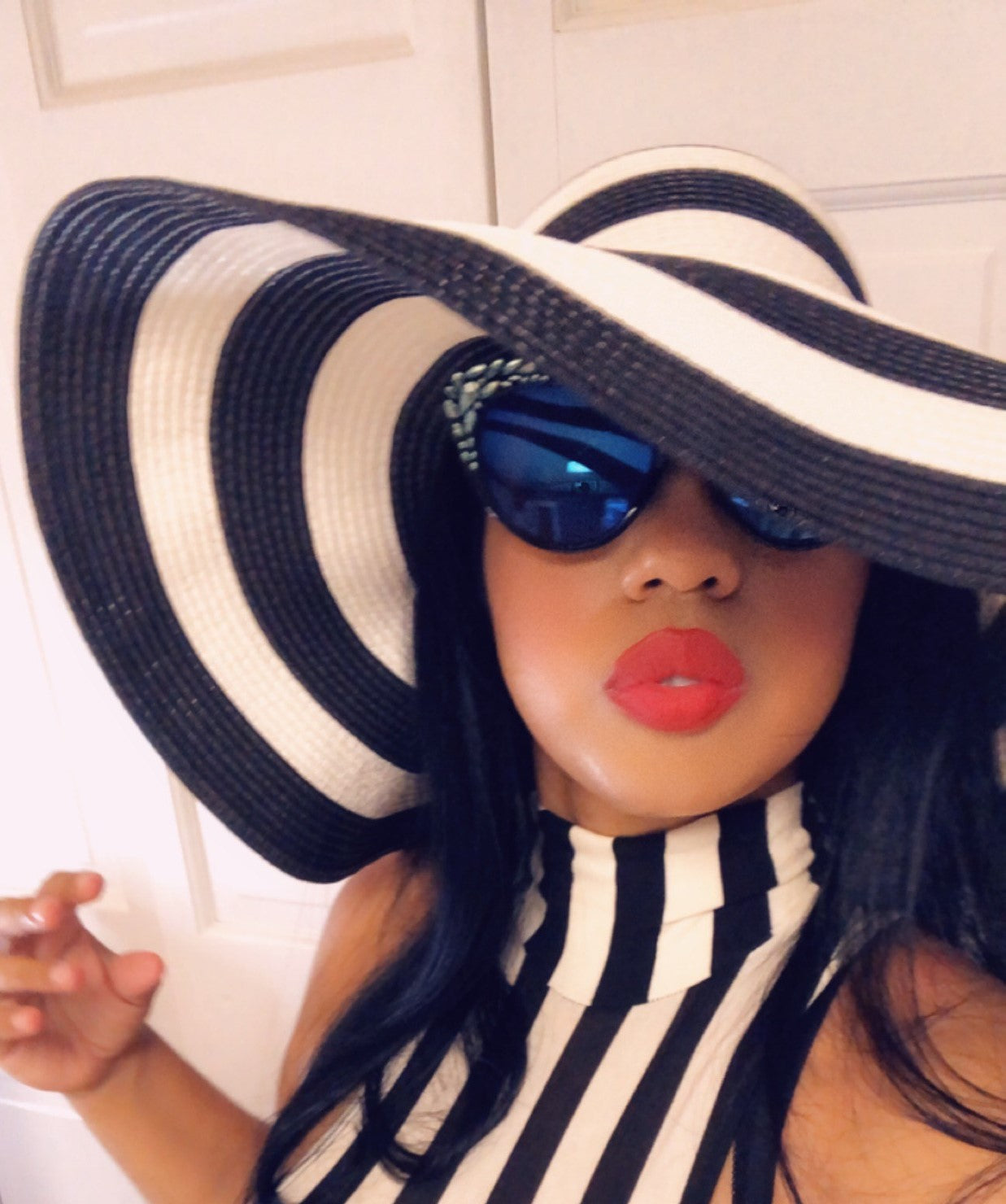 BLACK AND WHITE SUN HAT