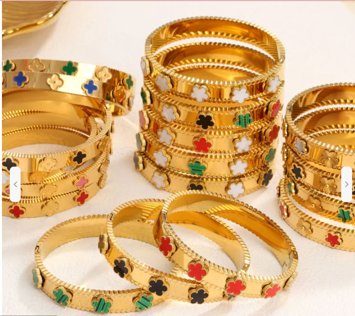 Spoil Clover Bangle