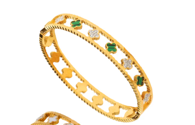 Spoil Clover Bangle