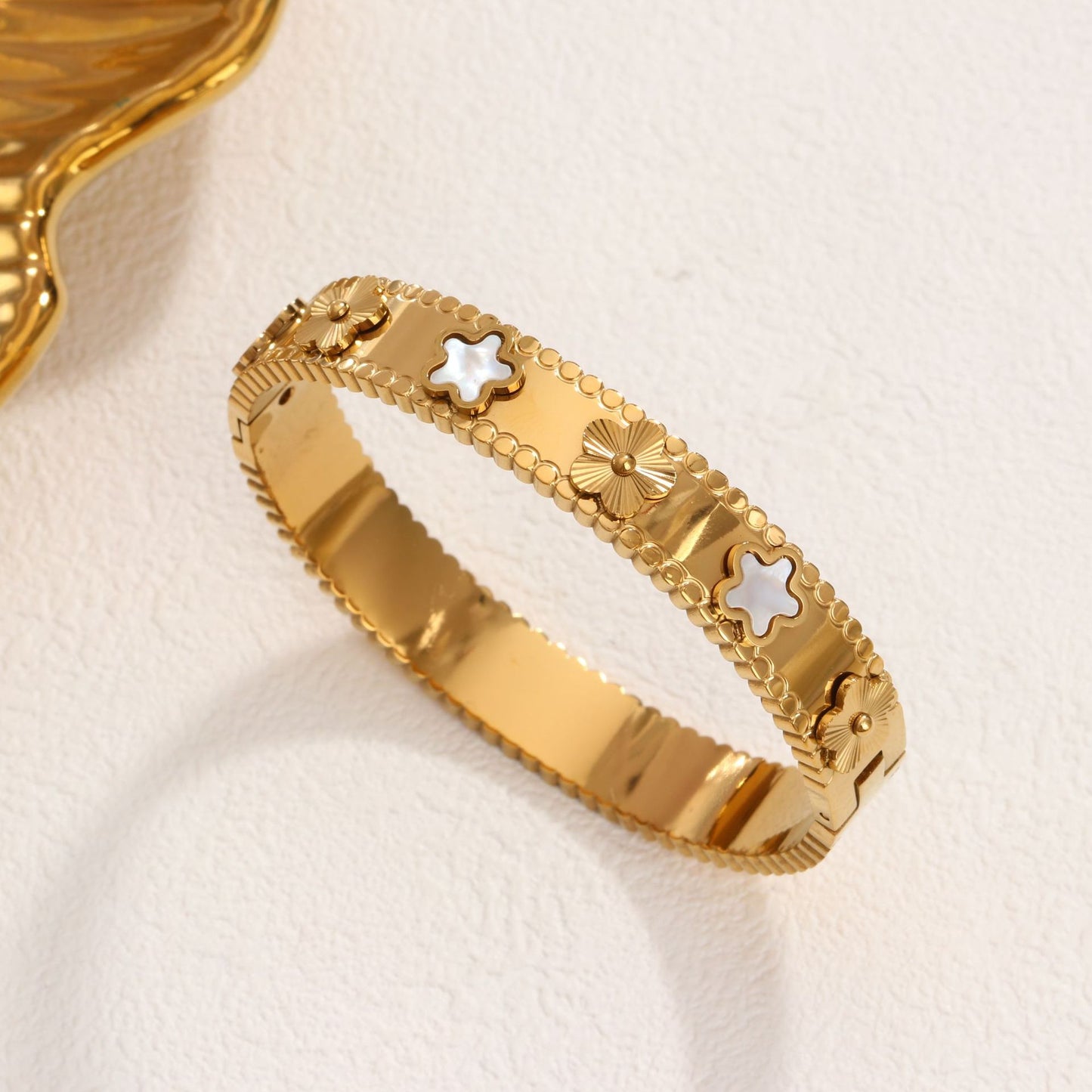 Spoil Clover Bangle